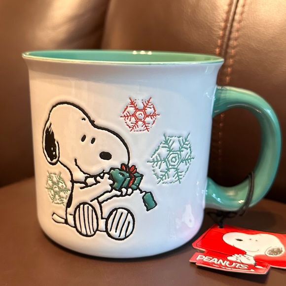 Peanuts Snoopy Merry & Bright Christmas Ceramic Mug NEW! - Picture 1 of 3